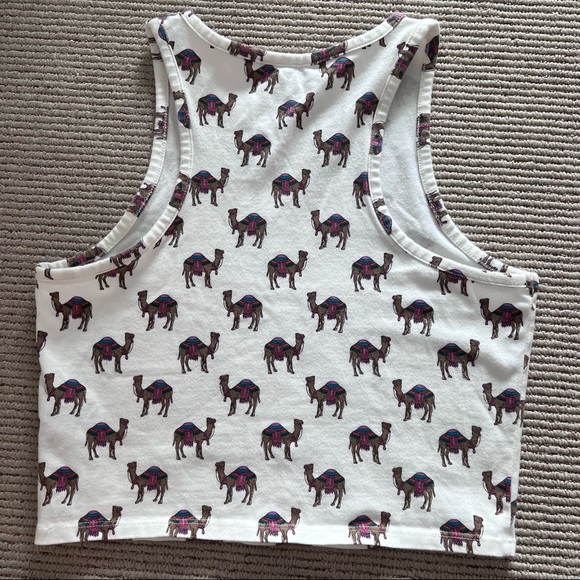 Camel Print Crop Tank Top - Picture 4 of 7